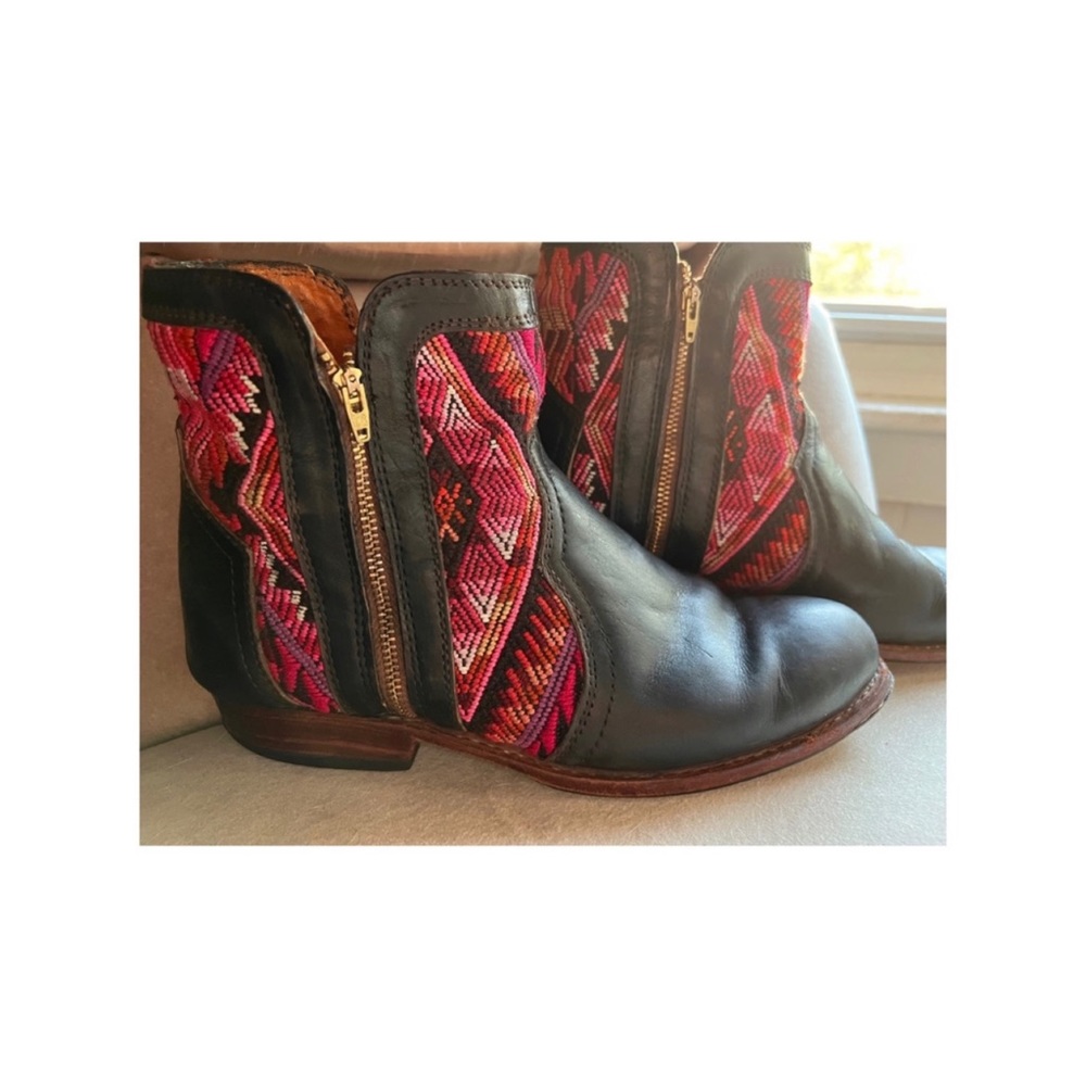 SOLD // Vintage Boho Guatemalan Leather Kilim Ankle Boots - Size 7 1/2 M